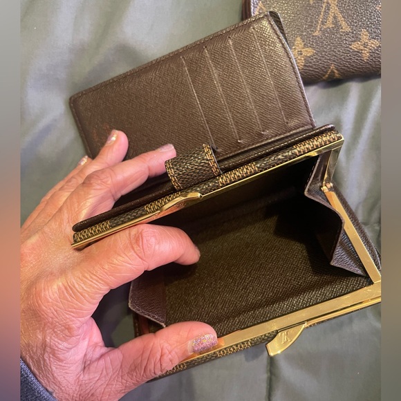 Brown wallet - Picture 7 of 8